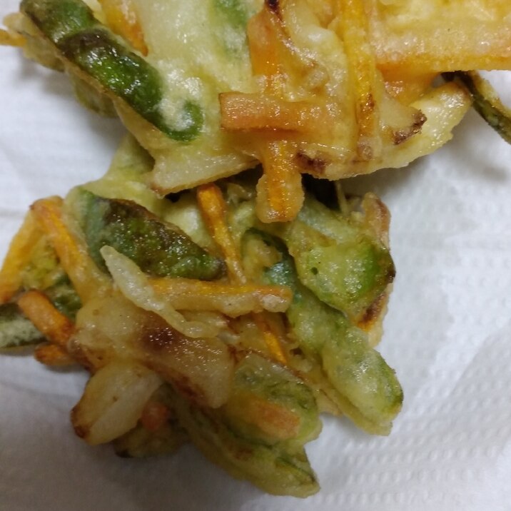 夏野菜のピーマン、玉ねぎ、にんじんのかき揚げ！